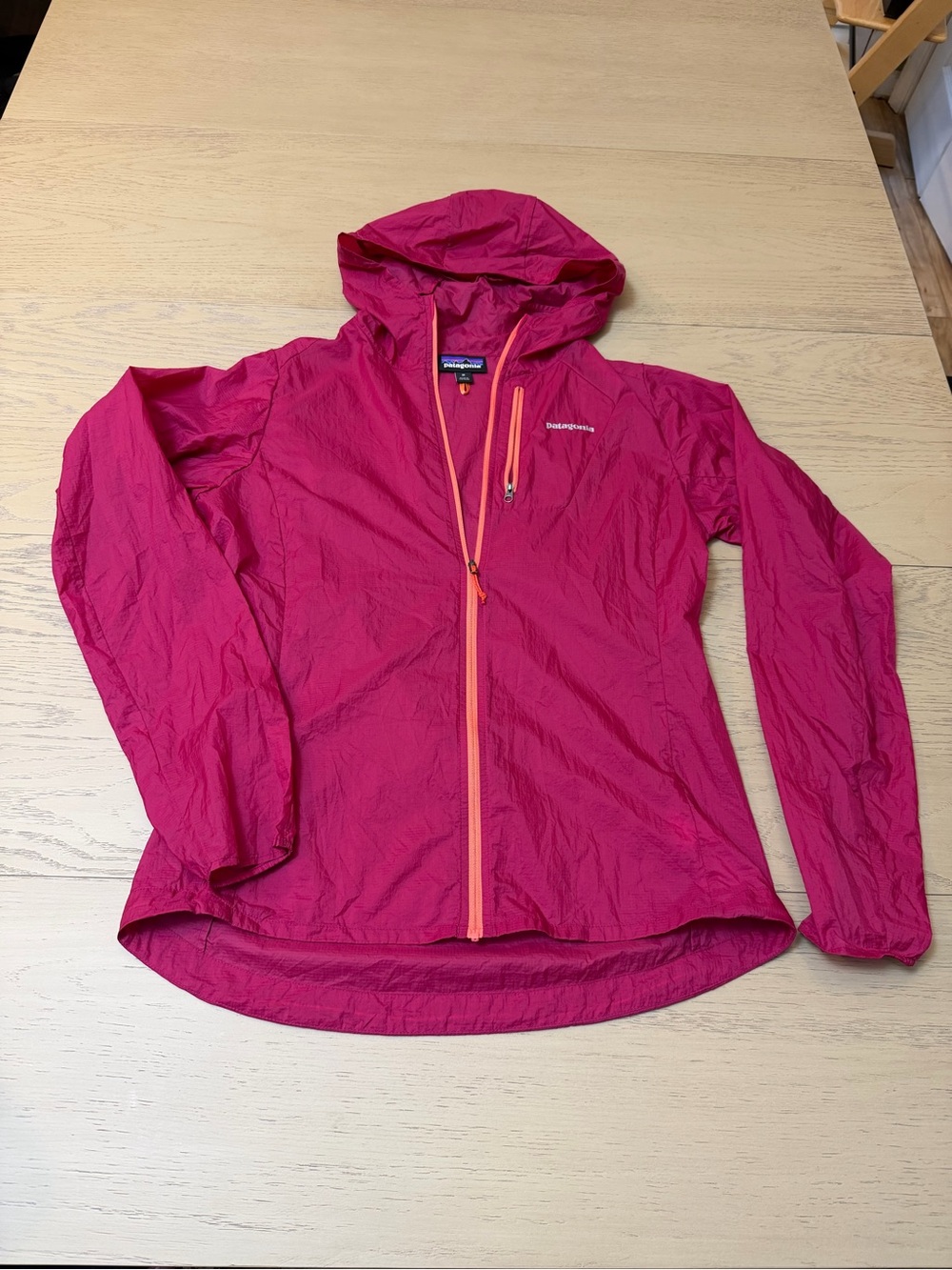 Patagonia Women's Magenta Hooded Windbreaker Houdini Jacket Medium